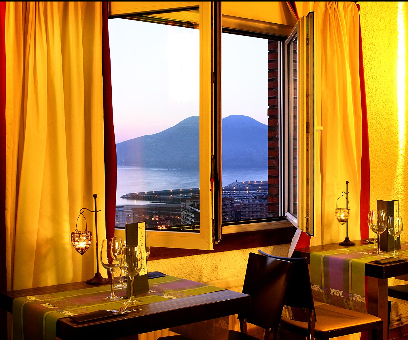Hotel Restaurante Risco Laredo Buitenkant foto