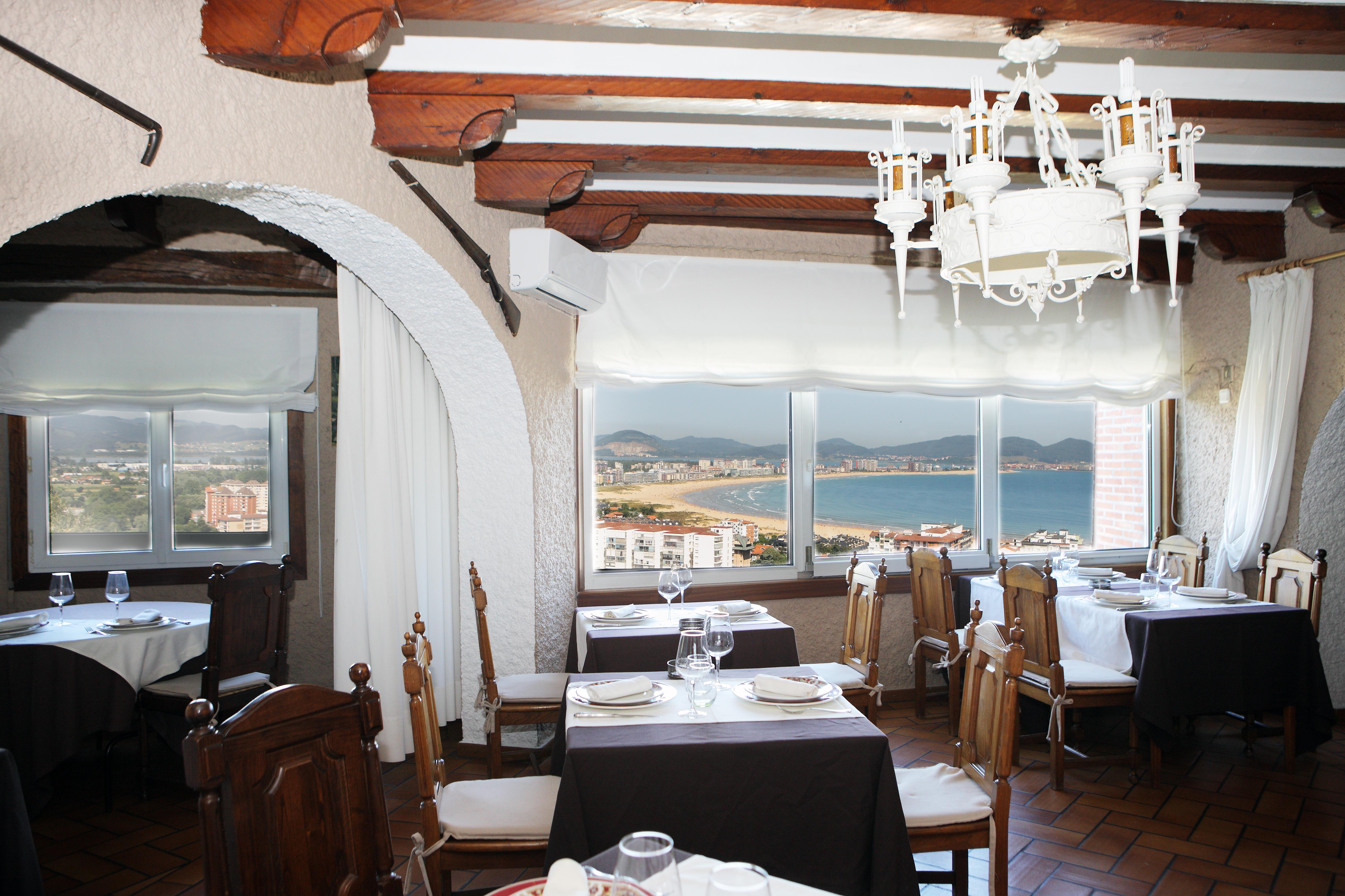 Hotel Restaurante Risco Laredo Buitenkant foto