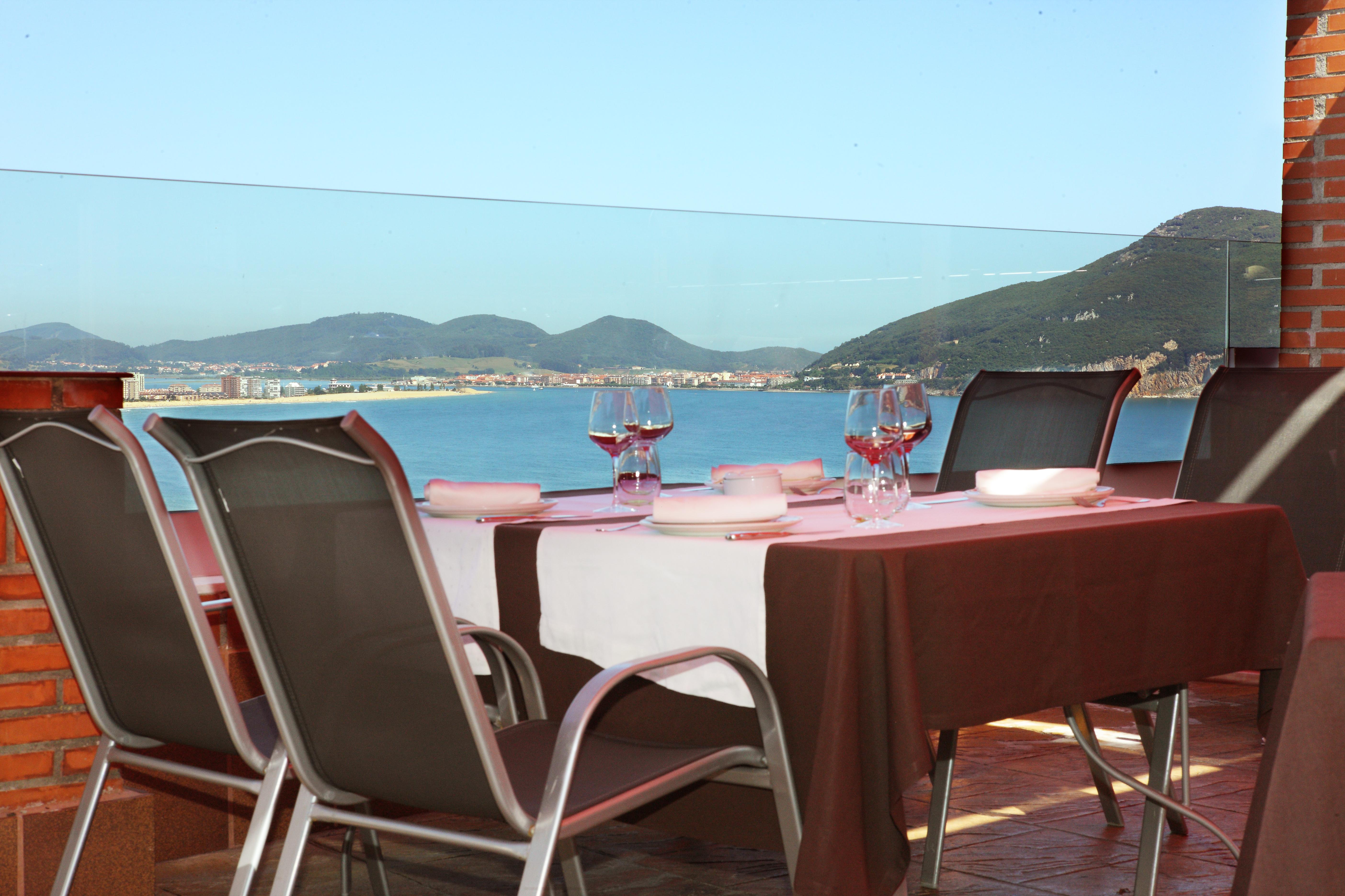 Hotel Restaurante Risco Laredo Buitenkant foto