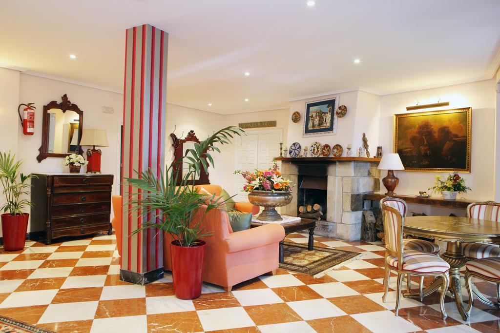 Hotel Restaurante Risco Laredo Buitenkant foto