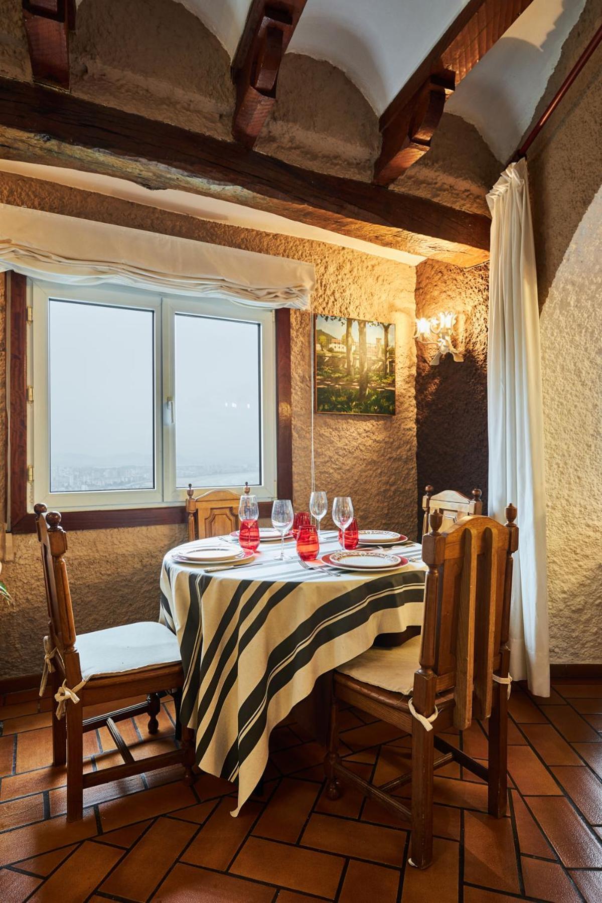 Hotel Restaurante Risco Laredo Buitenkant foto