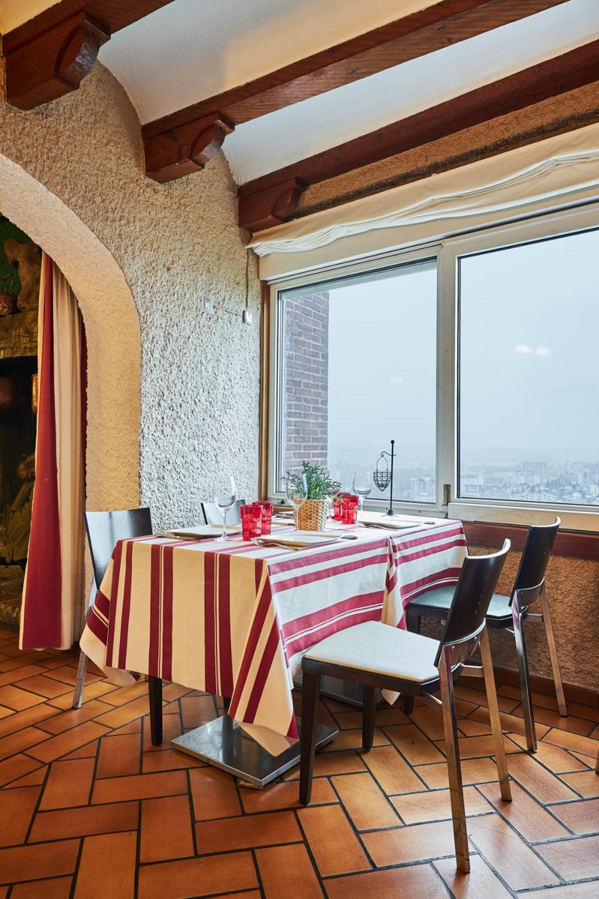 Hotel Restaurante Risco Laredo Buitenkant foto